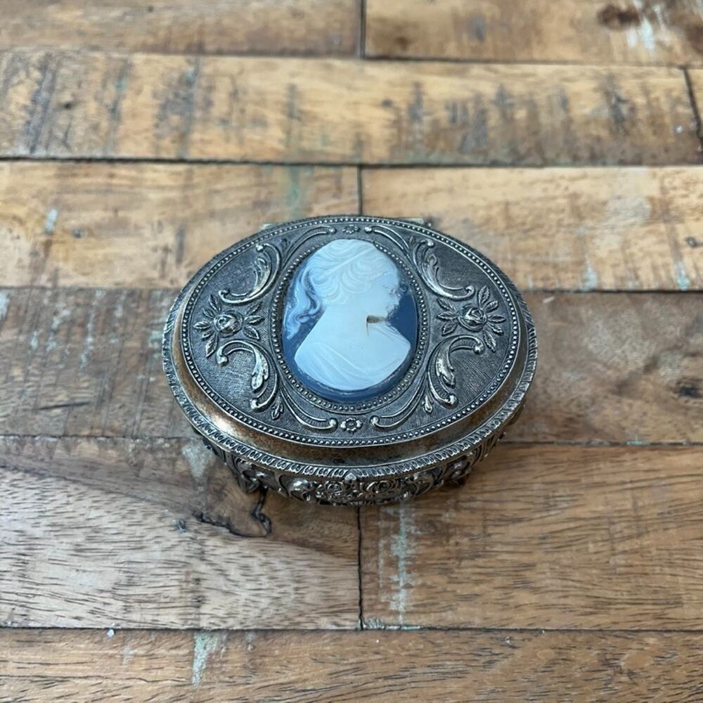 Vintage Oval Silver-Tone White Profile Cameo Lid Music Box 4" Ornate Roses Metal